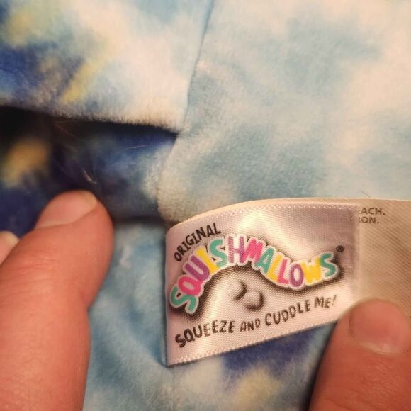 Luther The Shark SQUISHMALLOW - Picture 4 of 5